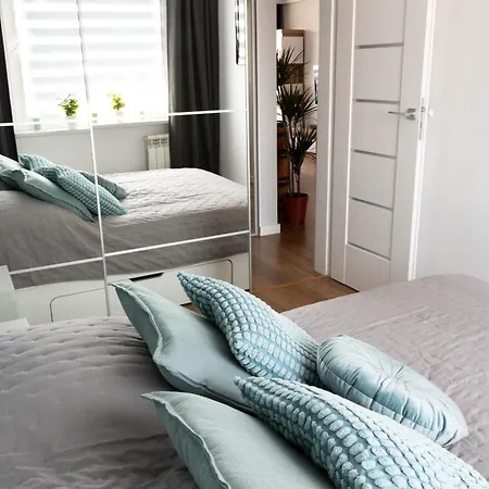 Apartament I Parking Przymorze - Plaza 20 Min Spacerem